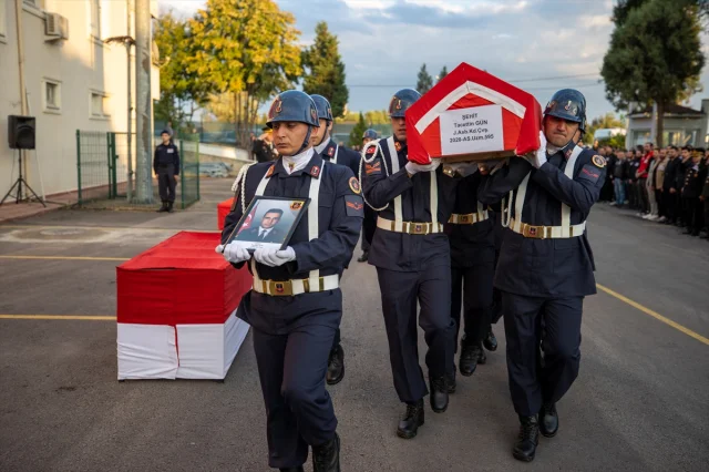 Sakarya'da trafik kazasında şehit olan kahraman jandarmaların anısına duygusal tören