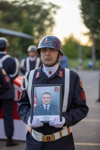 Sakarya'da trafik kazasında şehit olan kahraman jandarmaların anısına duygusal tören