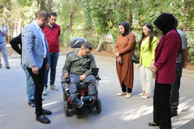Siirt'te Engel Tanımayan Yardım: Merdiven Çıkabilen Sandalye Bağışı