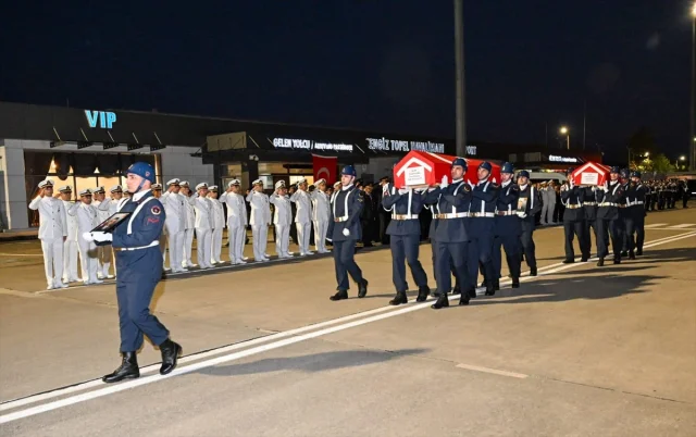 Sakarya'da Şehit Jandarma Personeli Son Yolculuklarına Uğurl...