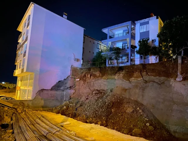 Antalya'da İnşaat Kazısı Felaketle Sonuçlandı
