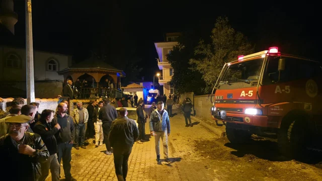 Amasya'daki Yangın Konutları Tehdit Etti: İki Evde Ağır Hasar