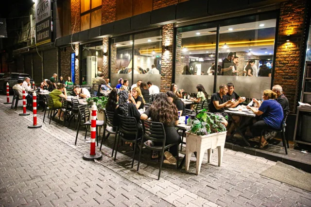 Adana'nın 24 Saat Lezzet Dolup Taşan Sokakları