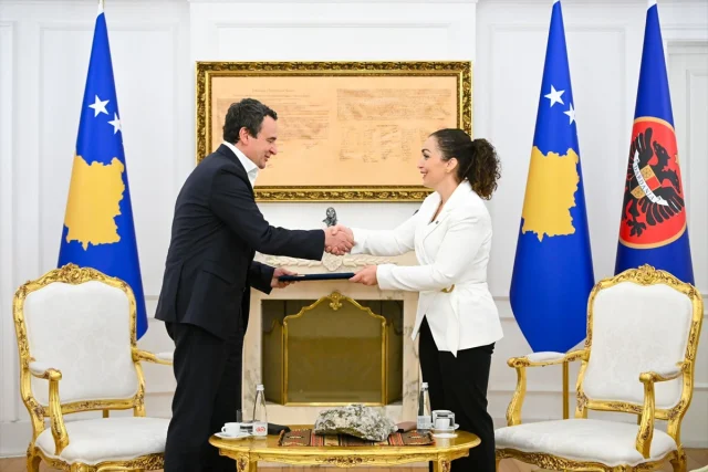 Kosova’da Hükümet Kurma Görevi Albin Kurti’ye Verildi
