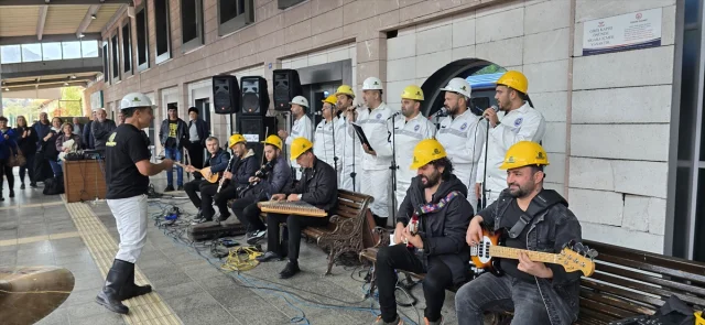 Turistik Karaelmas Ekspresi Zonguldak'ta Madenci Korosu ile Karşılandı