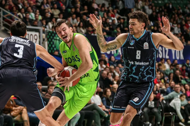 TOFAŞ'tan Türk Telekom'a Büyük Farklı Galibiyet