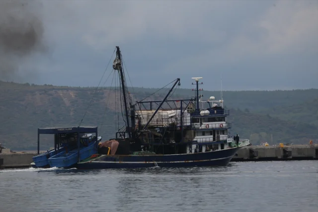 Çanakkale Boğazı'nda dram: Denizde kurtarılan yabancının mücadelesi