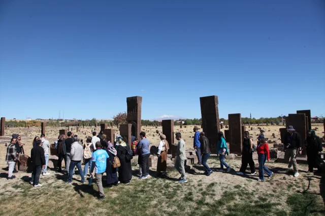 Doğaseverler Ahlat'ın Gizemli Tarihine Hayran Kaldı