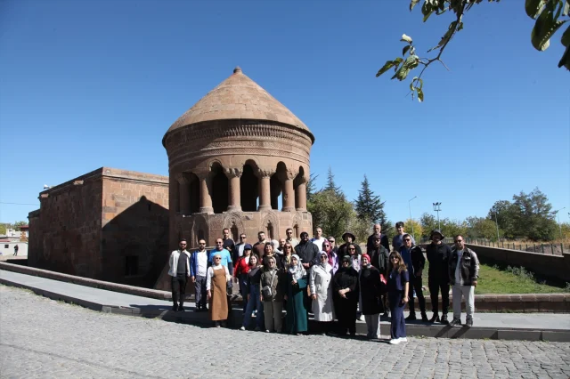 Doğaseverler Ahlat'ın Gizemli Tarihine Hayran Kaldı