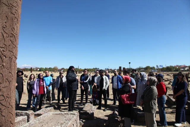 Doğaseverler Ahlat'ın Gizemli Tarihine Hayran Kaldı