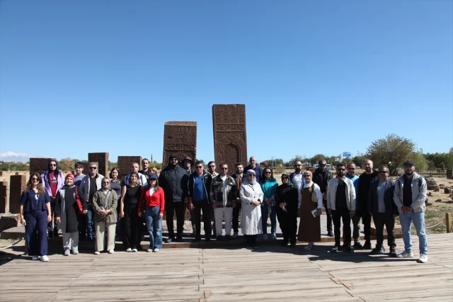 Doğaseverler Ahlat'ın Gizemli Tarihine Hayran Kaldı