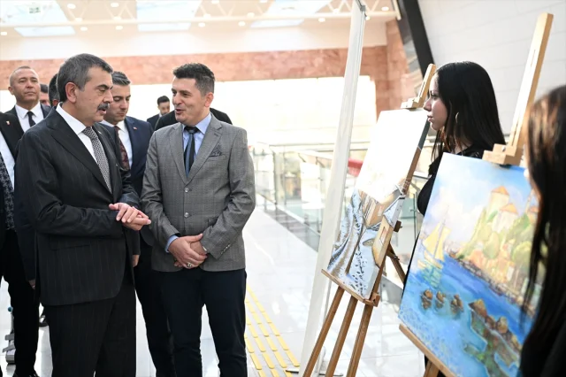 Yusuf Tekin, Nevşehir'deki sanat etkinliğinde duygusal mesajlar verdi