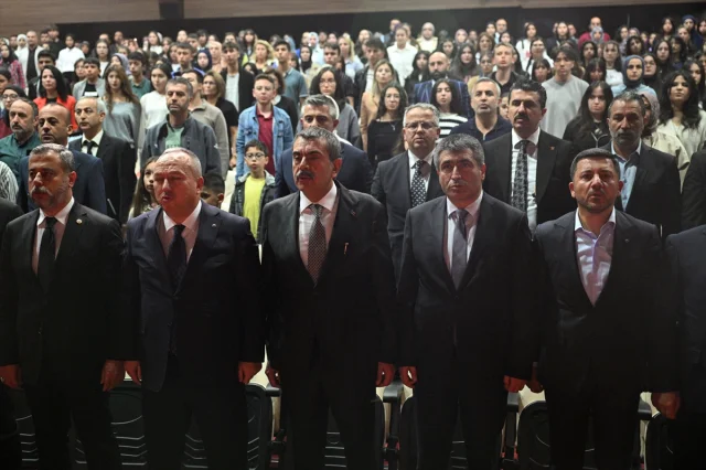 Yusuf Tekin, Nevşehir'deki sanat etkinliğinde duygusal mesajlar verdi