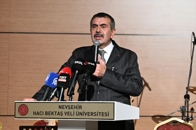 Yusuf Tekin, Nevşehir'deki sanat etkinliğinde duygusal mesajlar verdi