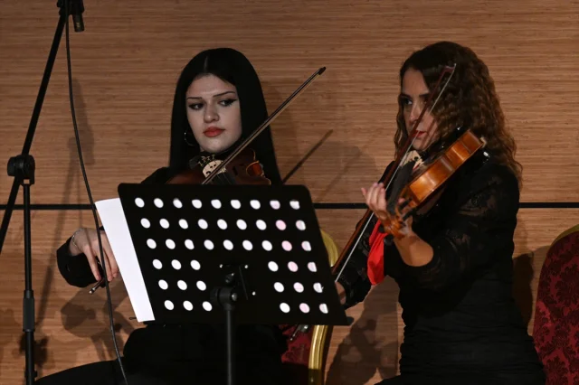 Yusuf Tekin, Nevşehir'deki sanat etkinliğinde duygusal mesajlar verdi