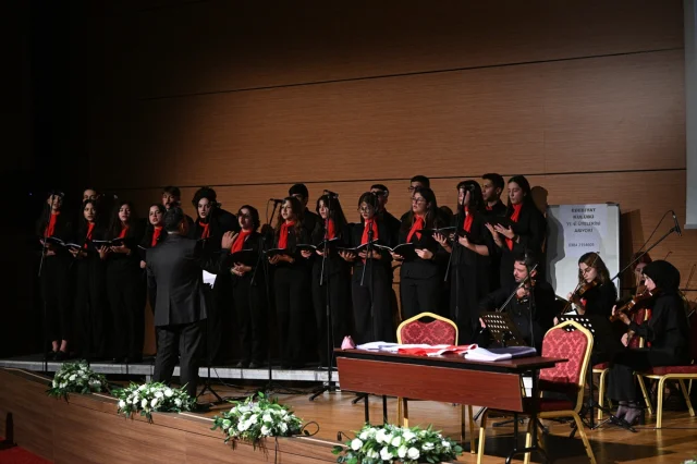 Yusuf Tekin, Nevşehir'deki sanat etkinliğinde duygusal mesajlar verdi