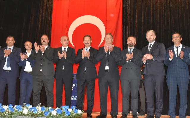 Yavuz Ağıralioğlu Artvin'de Parti Rüzgarı Estirdi