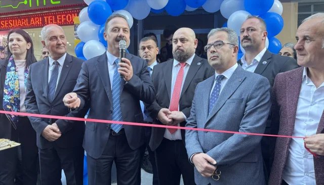 Yavuz Ağıralioğlu Artvin'de Parti Rüzgarı Estirdi