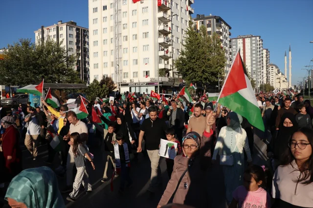 Gaziantep'te Filistin İçin Yankılanan Adımlar: Destek Yürüyüşüne Büyük Katılım