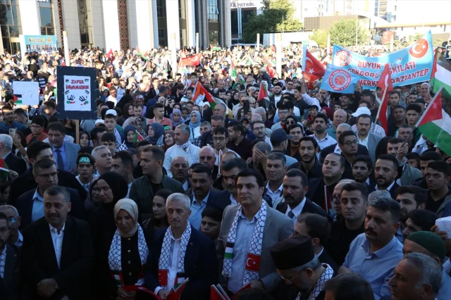 Gaziantep'te Filistin İçin Yankılanan Adımlar: Destek Yürüyüşüne Büyük Katılım