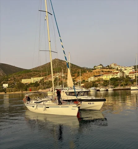 Muğla Açıklarında Yelkenli Teknede Operasyon: 42 Göçmen Kurt...