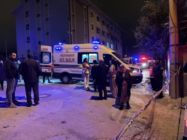 Denizli'de korkutan anlar: Tavan çökmesiyle yaralananlar var