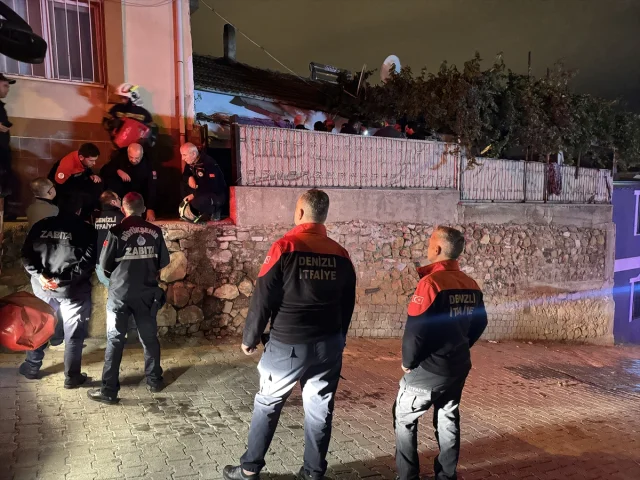 Denizli'de korkutan anlar: Tavan çökmesiyle yaralananlar var