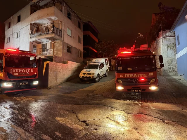 Denizli'de korkutan anlar: Tavan çökmesiyle yaralananlar var