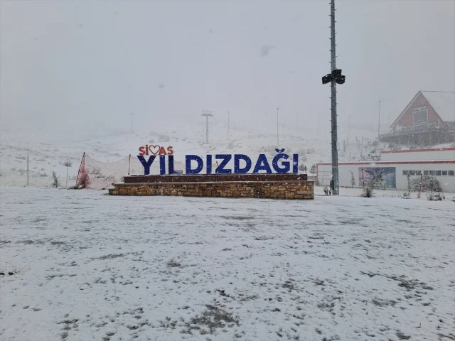 Yıldız Dağı'nda Kar Başladı Herkes Kayak Merkezi'ne Akın Edi...