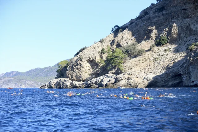 Fethiye'de Kelebekler Vadisi'nde Nefes Kesen Yüzme Yarışı Heyecanı