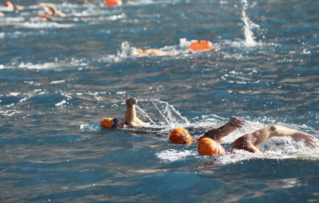 Fethiye'de Kelebekler Vadisi'nde Nefes Kesen Yüzme Yarışı Heyecanı