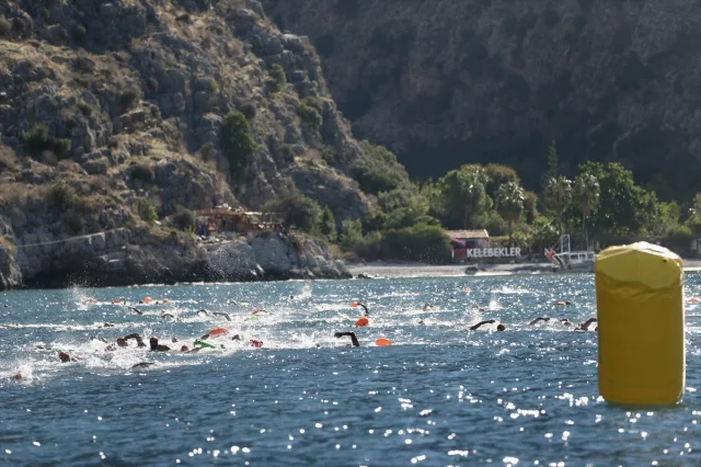 Fethiye'de Kelebekler Vadisi'nde Nefes Kesen Yüzme Yarışı Heyecanı