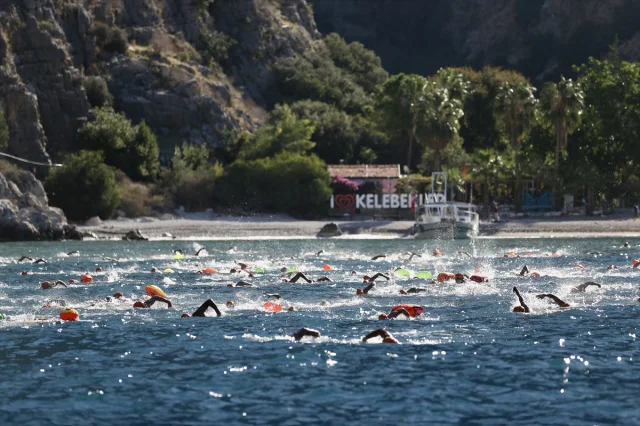 Fethiye'de Kelebekler Vadisi'nde Nefes Kesen Yüzme Yarışı Heyecanı