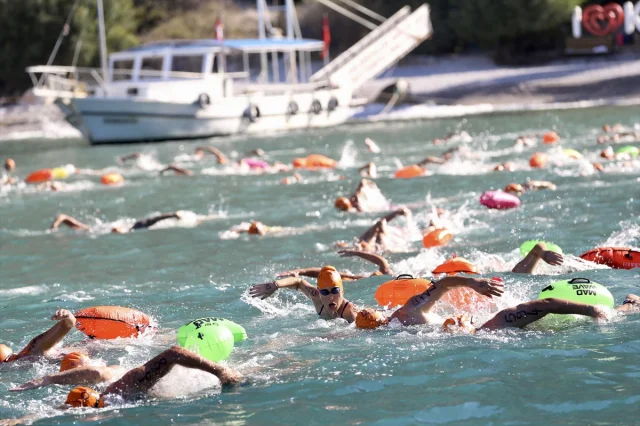 Fethiye'de Kelebekler Vadisi'nde Nefes Kesen Yüzme Yarışı Heyecanı