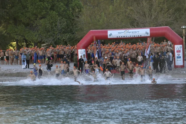 Fethiye'de Kelebekler Vadisi'nde Nefes Kesen Yüzme Yarışı Heyecanı