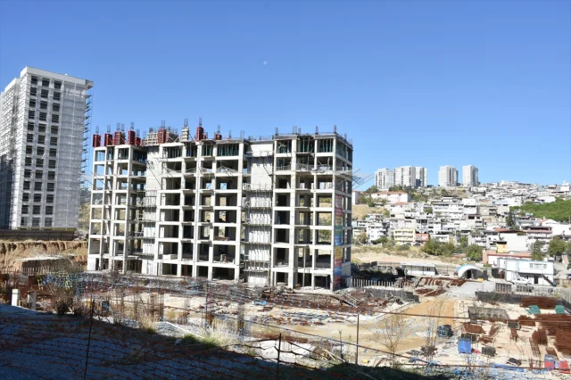İzmir'deki Ev Sahiplerinin Dramatik İsyanı: Kentte Çözüm Arayışları