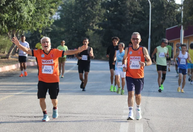 Adana'da Lezzet Festivali Koşusu Renkli Görüntülere Sahne Oldu
