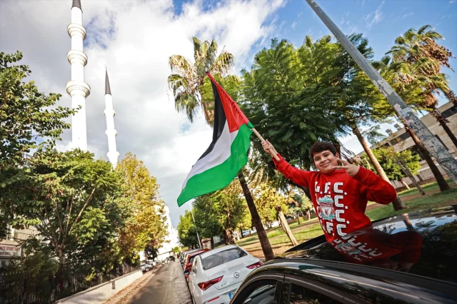 Mersin'de Filistin İçin Özgürlük Konvoyuna Büyük Destek