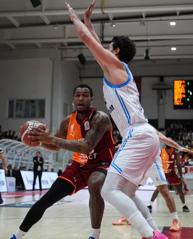Galatasaray Aliağa Petkimspor'u Zorlu Maçta Geçti