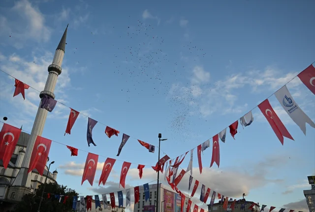 Bağcılar'da Gazze İçin Gökyüzünü Renklendiren Etkinlik