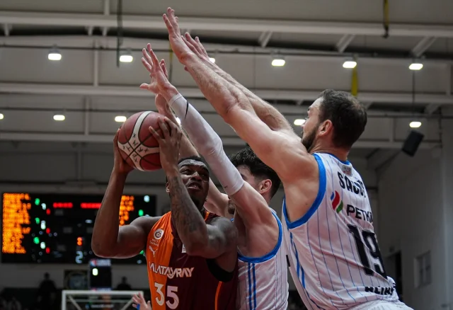 Galatasaray Aliağa Petkimspor'u Zorlu Maçta Geçti