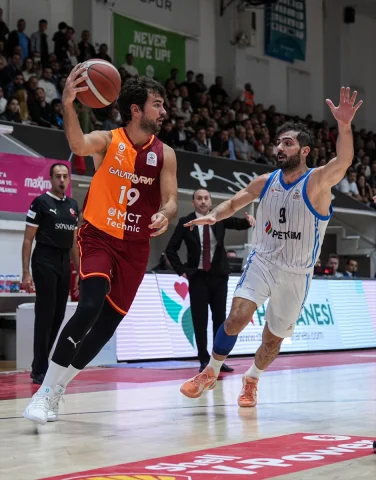 Galatasaray Aliağa Petkimspor'u Zorlu Maçta Geçti