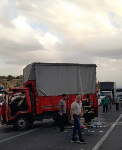 Mardin'de Feci Kaza: Kamyon ve Kamyonet Çarpıştı, Yaralılar...