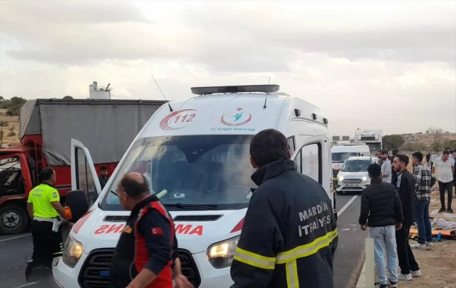 Mardin'de Feci Kaza: Kamyon ve Kamyonet Çarpıştı, Yaralılar Var