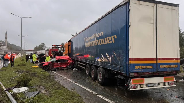 Rize'de İlginç Trafik Kazası Sonrası Üç Can Kaybı: Detaylar Ortaya Çıkıyor