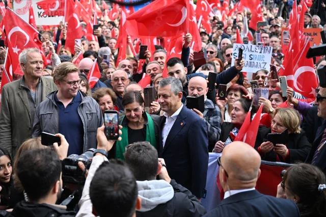 Özgür Özel'in Brüksel'de Gençlere Çağrısı: Siyasetten Uzak D...