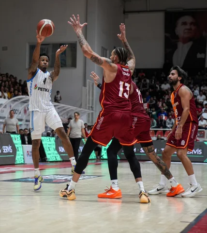 Galatasaray Aliağa Petkimspor'u Zorlu Maçta Geçti