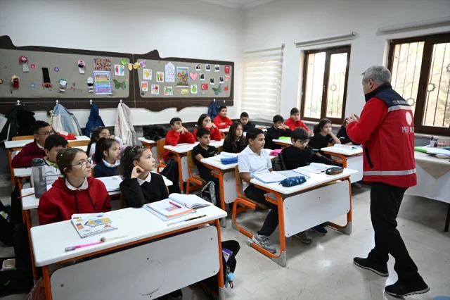 Okullarda Tahliye Tatbikatı: Öğrenciler Afetlere Hazırlık İçin Harekete Geçti