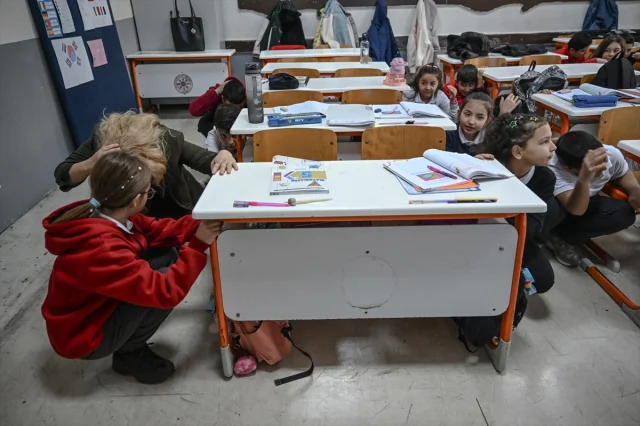 Okullarda Tahliye Tatbikatı: Öğrenciler Afetlere Hazırlık İçin Harekete Geçti