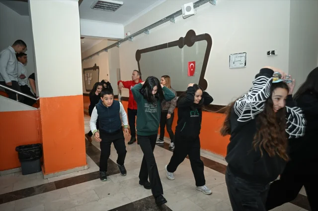 Okullarda Tahliye Tatbikatı: Öğrenciler Afetlere Hazırlık İçin Harekete Geçti